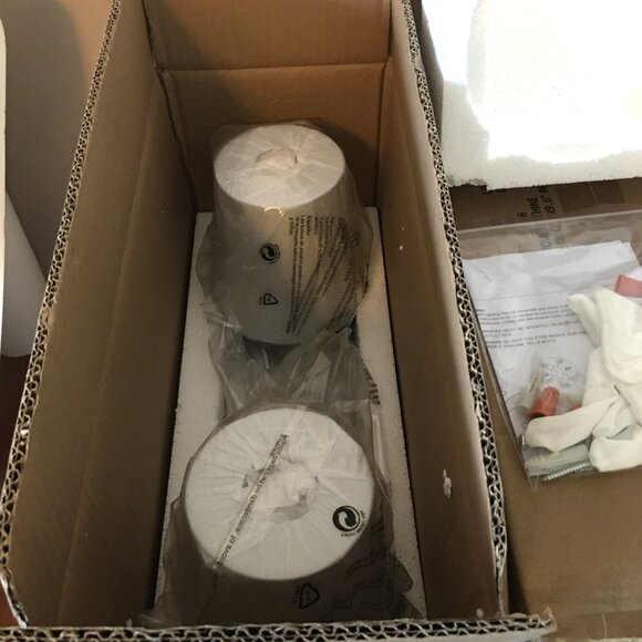 Kinsley Wall Sconce by MATTEO - BRAND NEW IN BOX! 𝟐 𝐚𝐯𝐚𝐢𝐥𝐚𝐛𝐥𝐞 - Picture 10 of 11